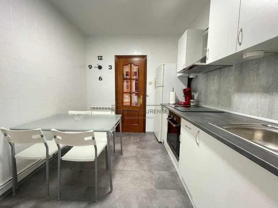 Apartmán O Cuarto De Abastos Ourense Exteriér fotografie